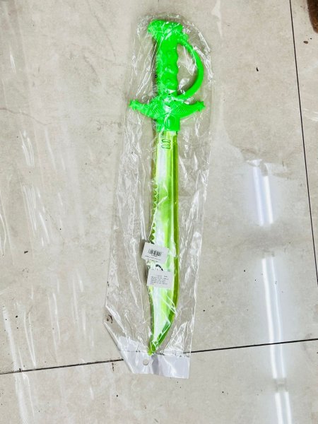 سيف مضيئ مع بطارية